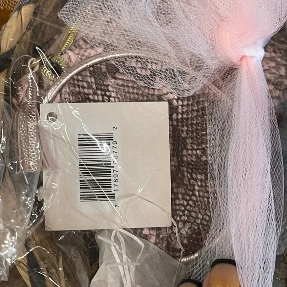 Ulta Beauty Snakeskin Patterned Cosmetics Bag
Ulta Cosmetic Case Make up - Picture 2 of 3